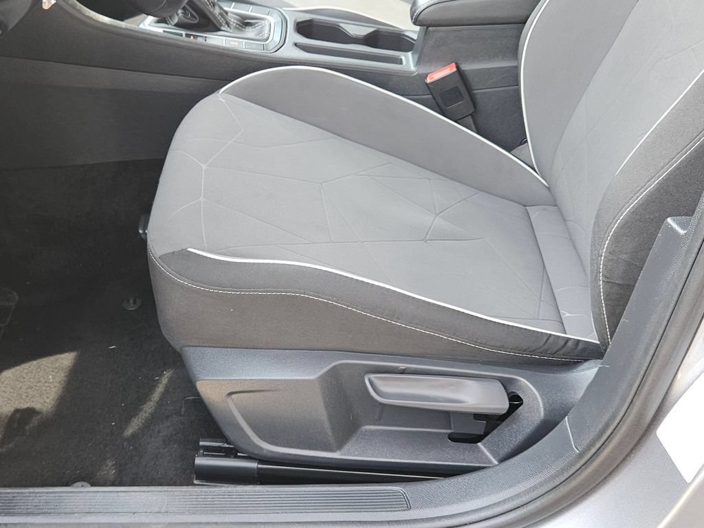 Used 2025 Volkswagen Jetta Sport FWD image 9