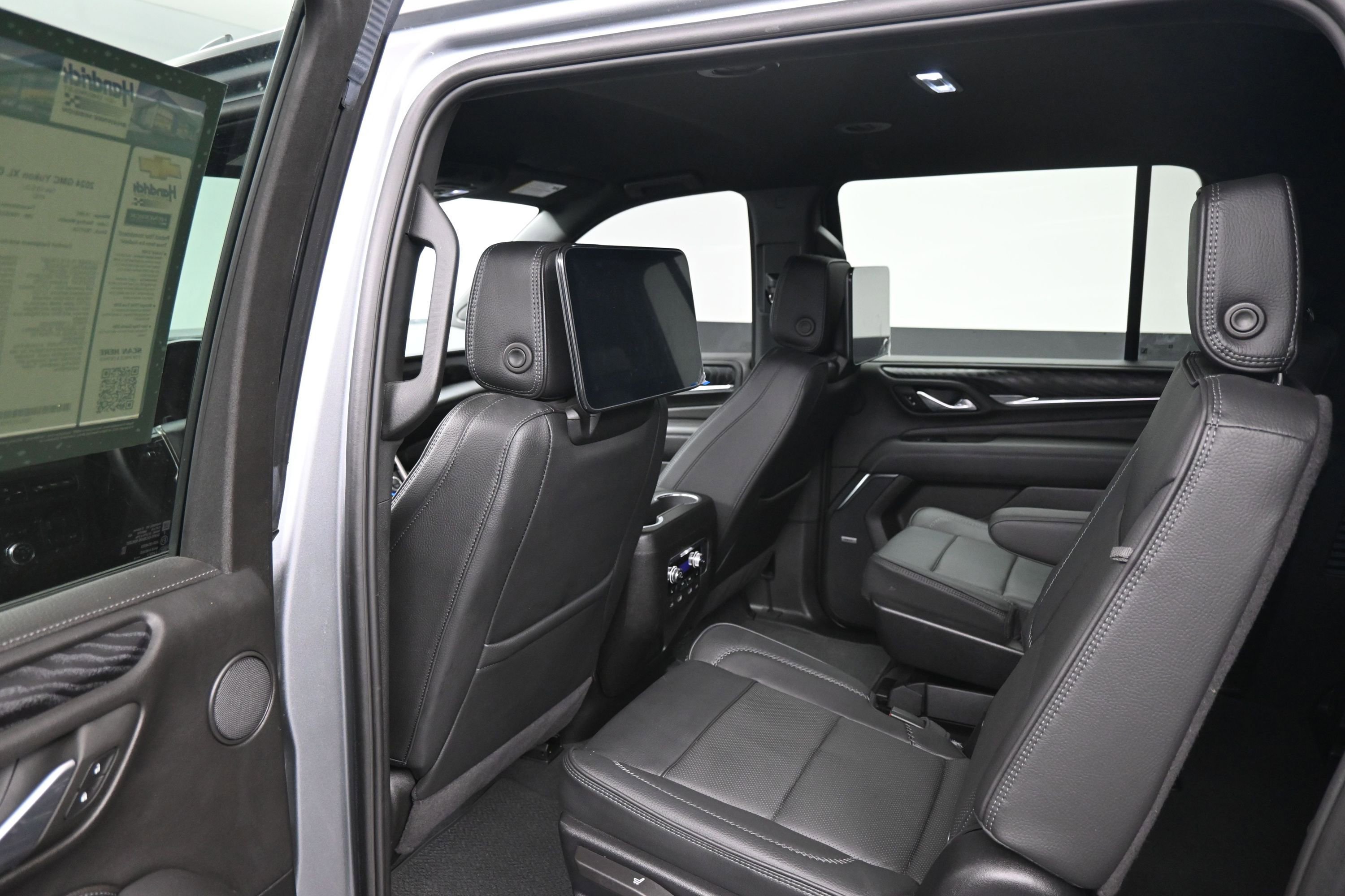 Used 2024 GMC Yukon XL Denali w/ Advanced Technology Package AWD/4WD image 18