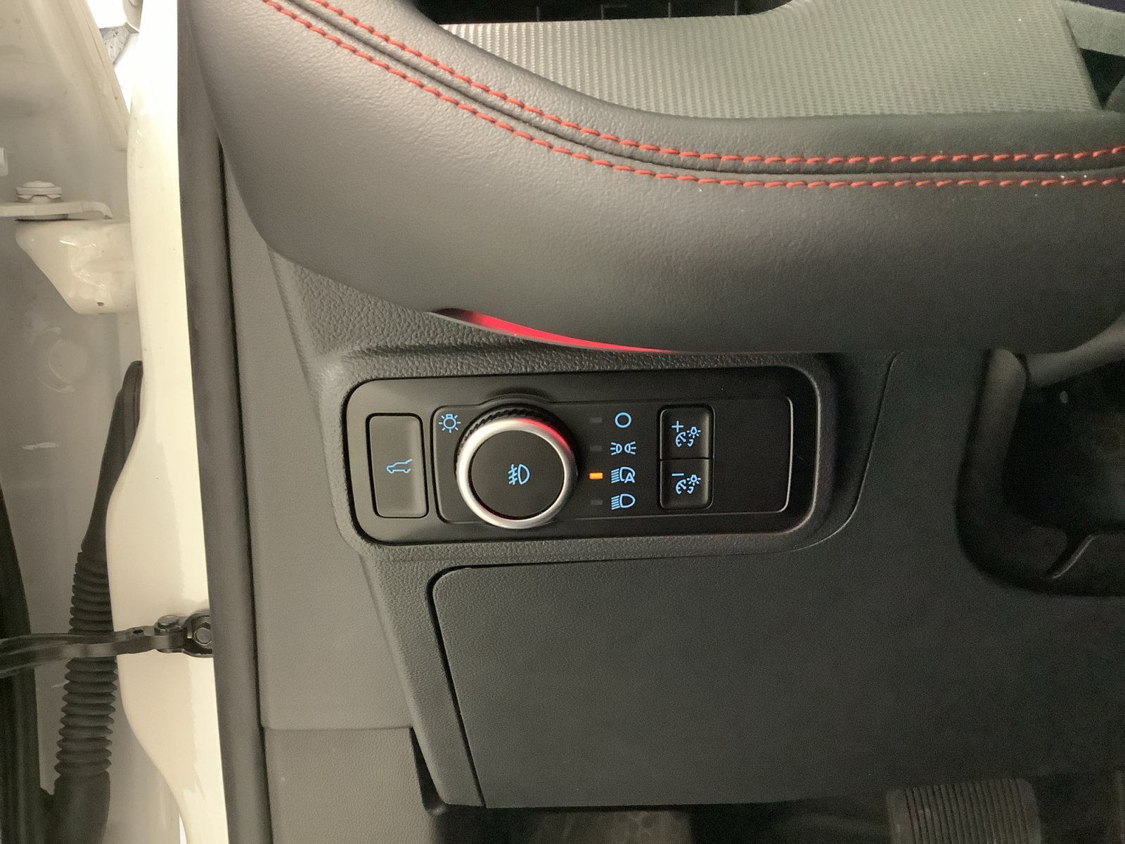Used 2025 Ford Explorer ST RWD image 18