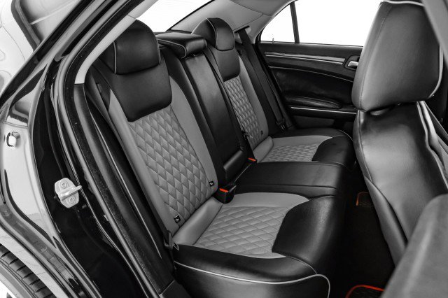 Used 2022 Chrysler 300 Touring w/ Sport Appearance Package image 33