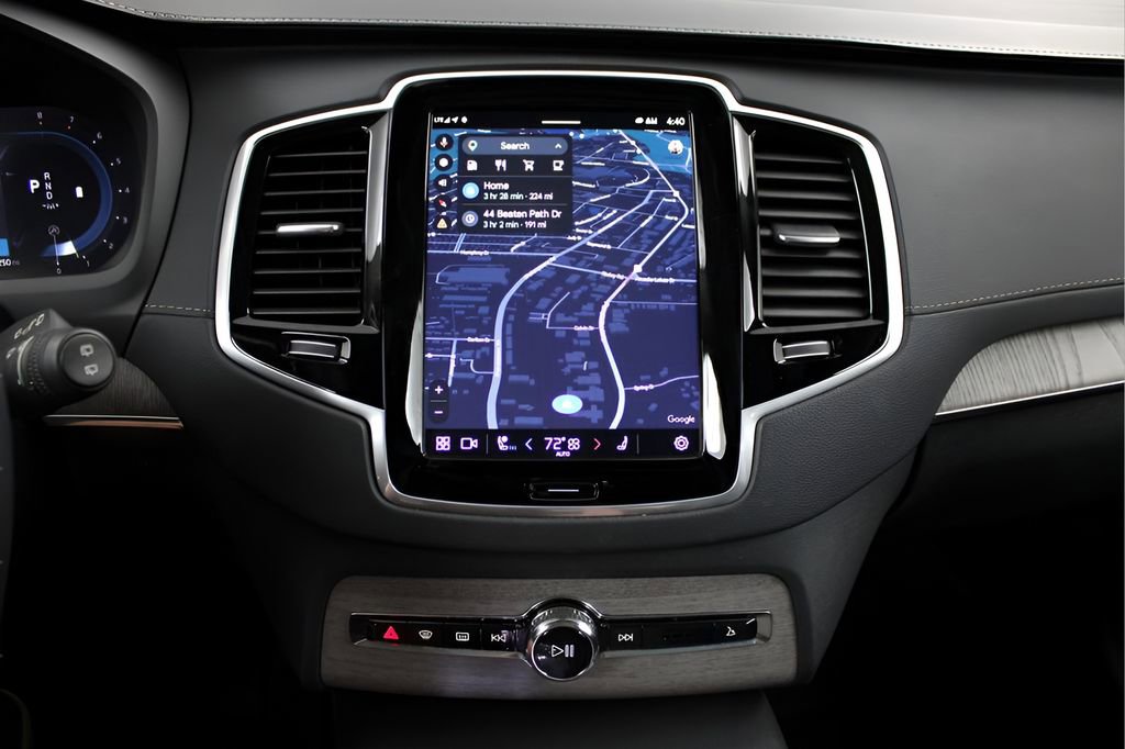 Used 2023 Volvo XC90 B6 Ultimate w/ Lounge Package image 21