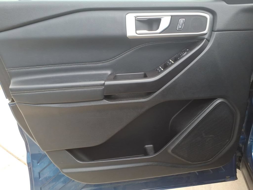 Used 2020 Ford Explorer XLT w/ Equipment Group 202A AWD/4WD image 10
