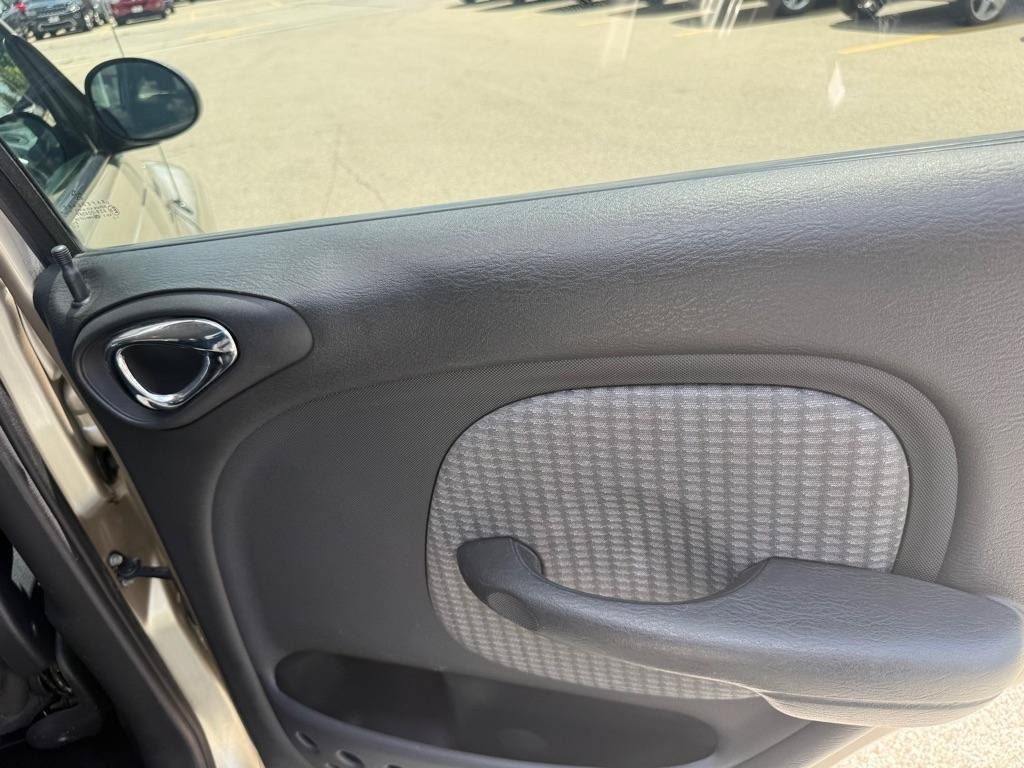 Used 2005 Chrysler PT Cruiser Limited FWD image 16