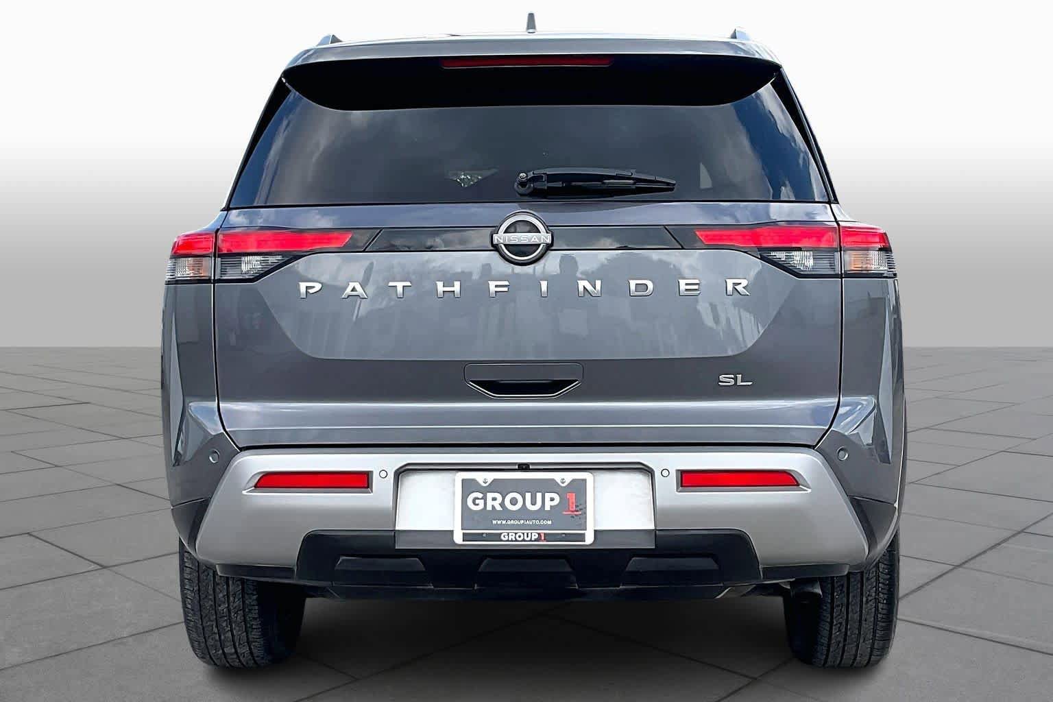 Used 2025 Nissan Pathfinder SL image 5
