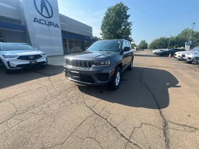 Used 2023 Jeep Grand Cherokee Laredo AWD/4WD image 32