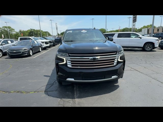 Certified 2023 Chevrolet Suburban High Country w/ Advanced Technology Package AWD/4WD image 3