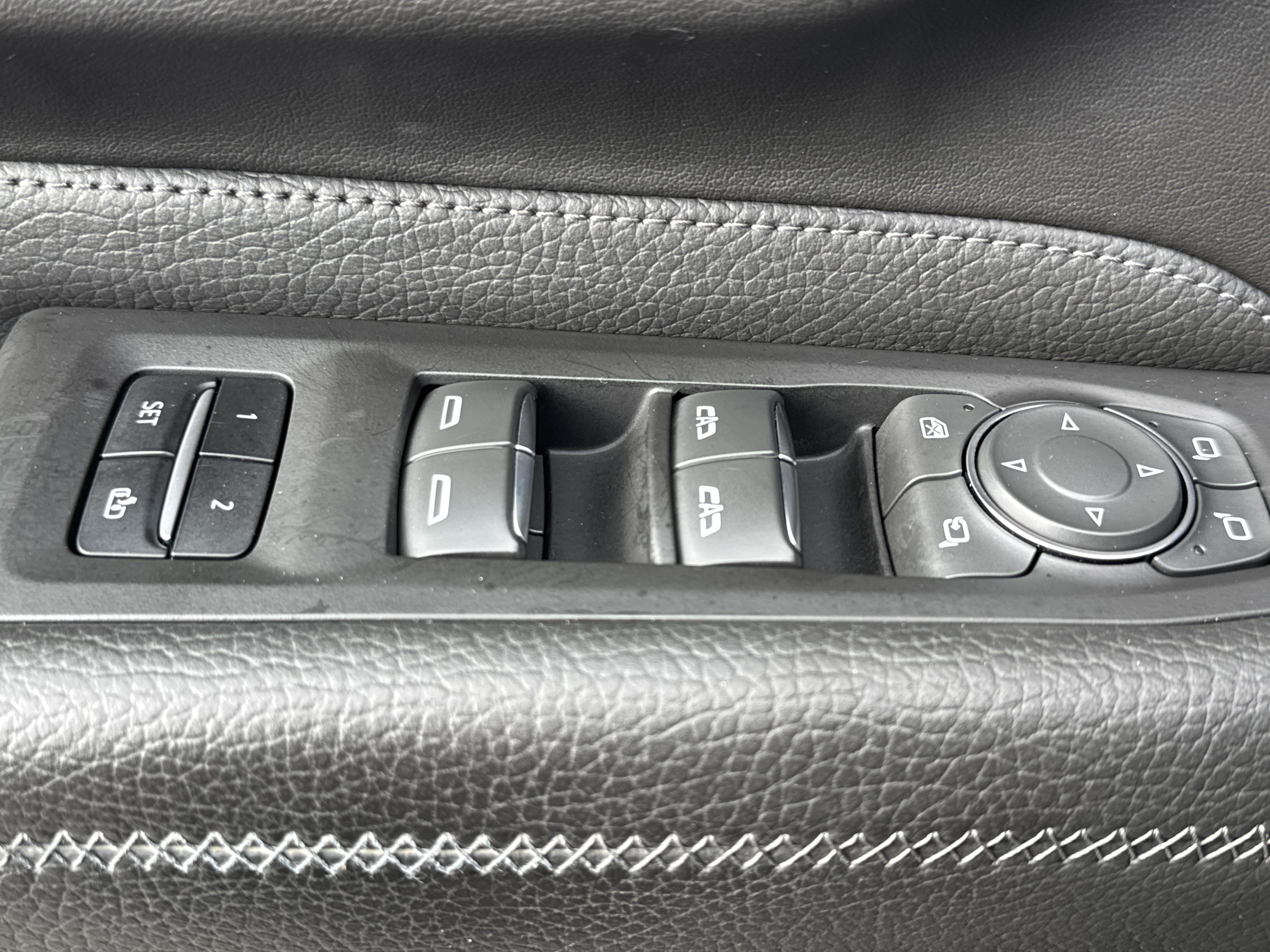 Used 2022 GMC Yukon Denali AWD/4WD image 15