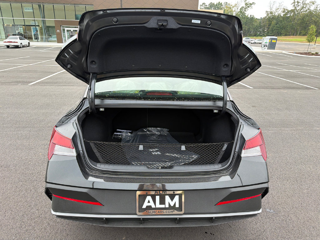 New 2026 Hyundai Elantra SEL Sport FWD image 19