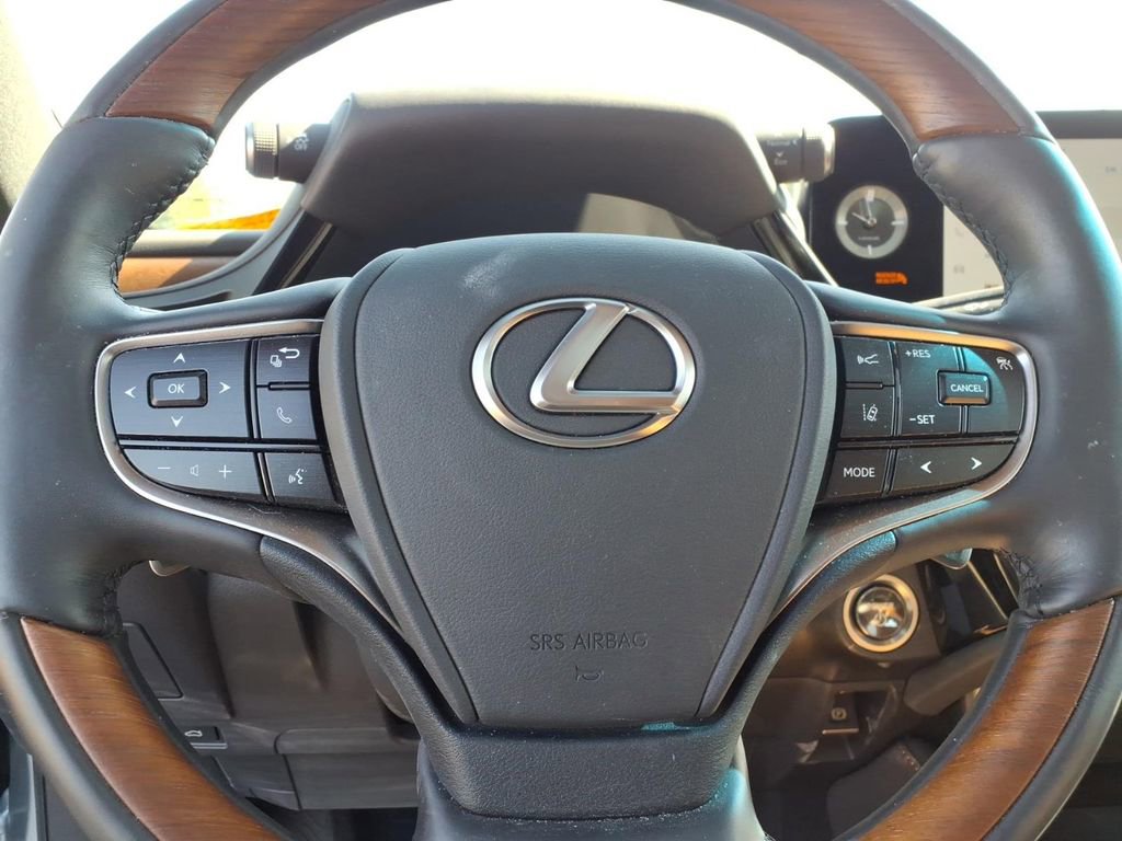 Used 2025 Lexus ES 300h Ultra Luxury w/ Accessory Package (Z2) image 21