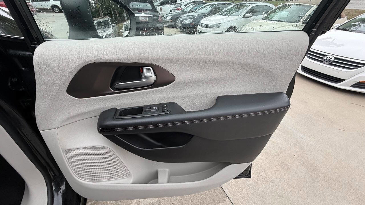 Used 2017 Chrysler Pacifica Touring FWD image 64