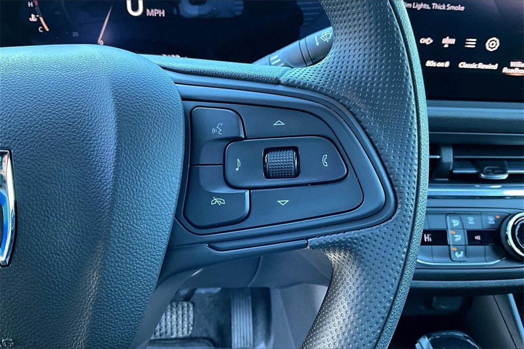 Used 2025 Buick Envista Preferred image 12