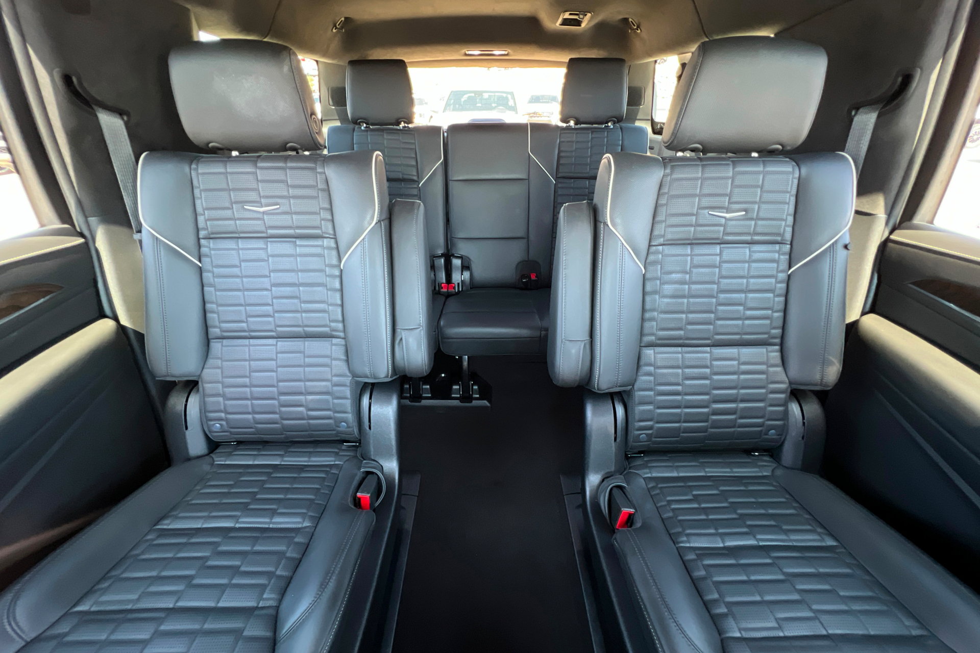 Used 2024 Cadillac Escalade ESV Premium Luxury Platinum AWD/4WD image 27