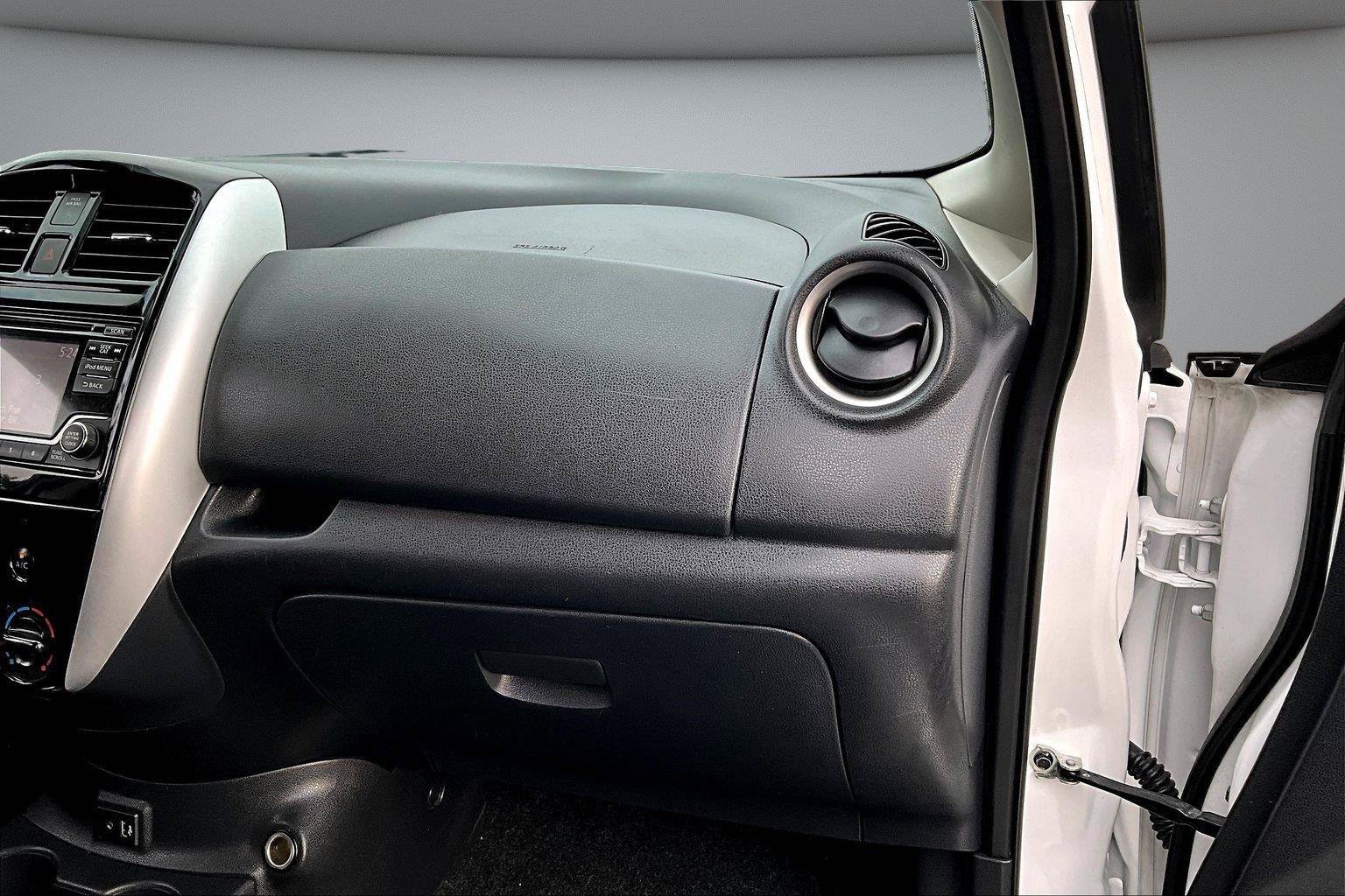 Used 2017 Nissan Versa Note SV FWD image 25