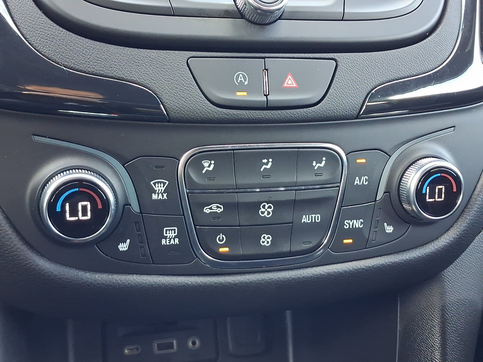 Used 2024 Chevrolet Equinox RS AWD/4WD image 17