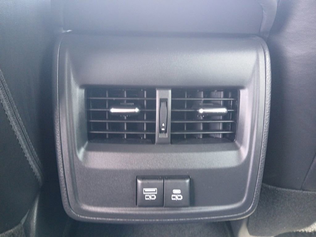 Used 2021 Toyota Avalon XSE image 11