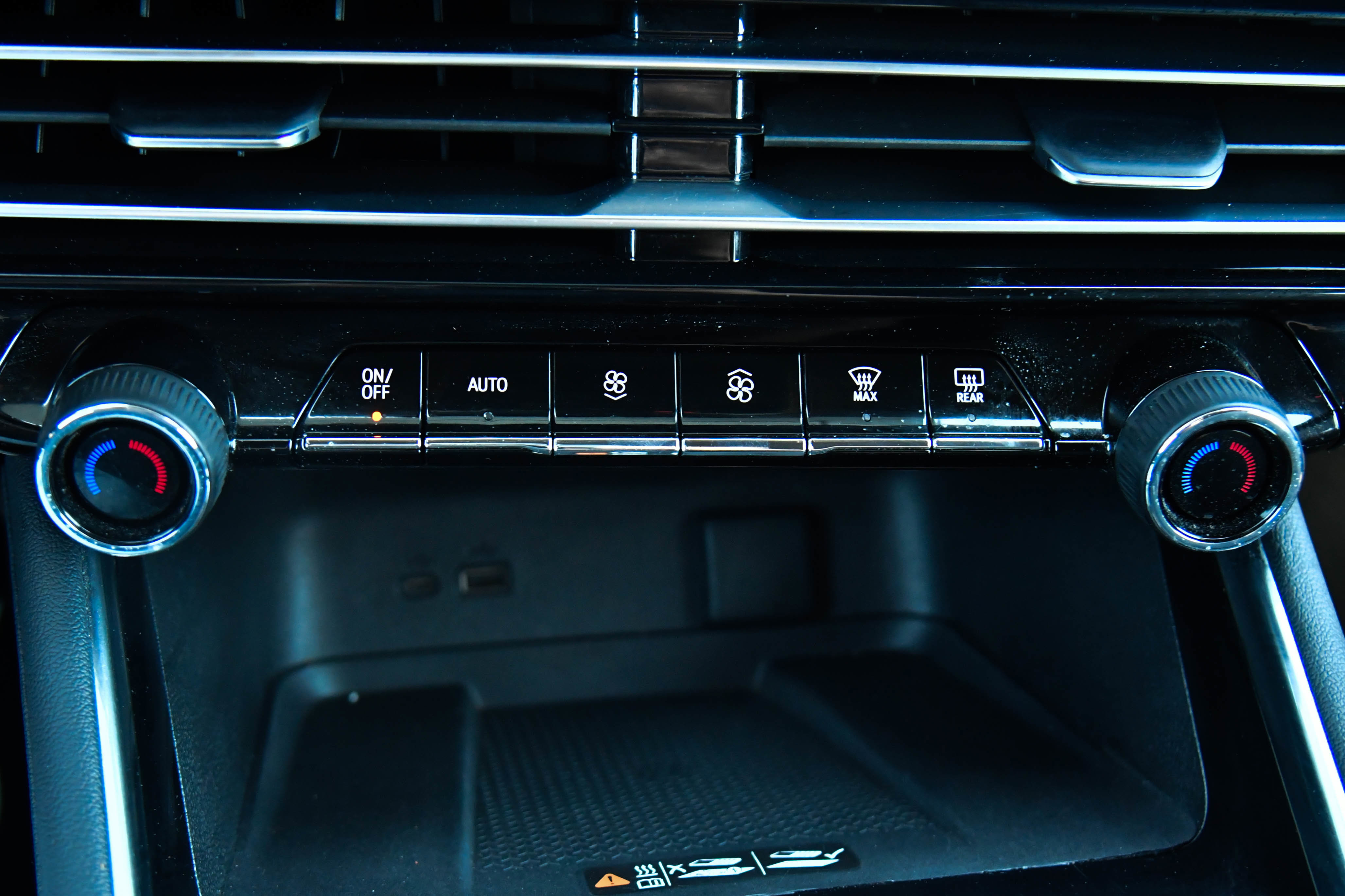 Used 2024 Chevrolet Traverse LT image 32