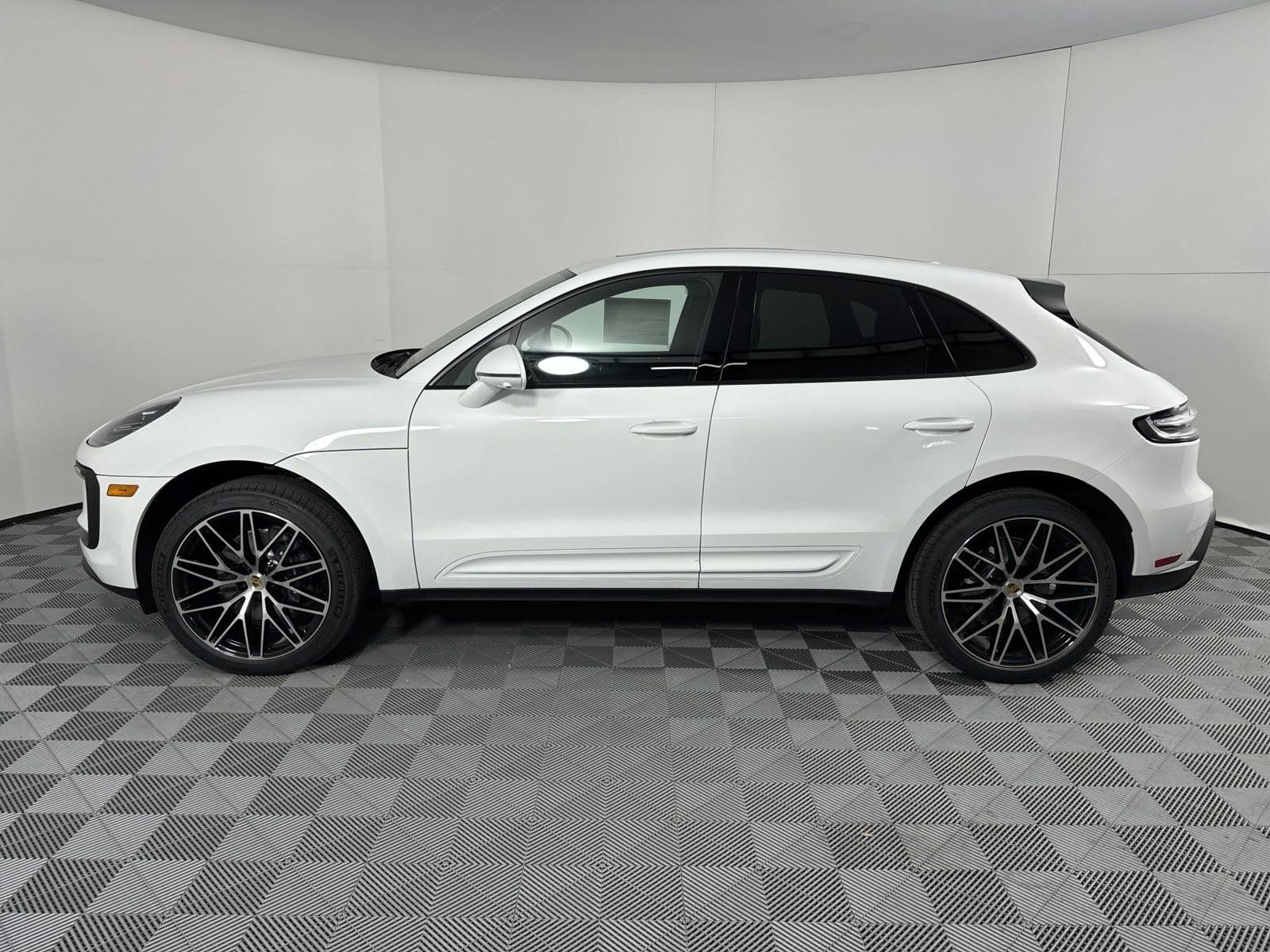 New 2025 Porsche Macan image 2