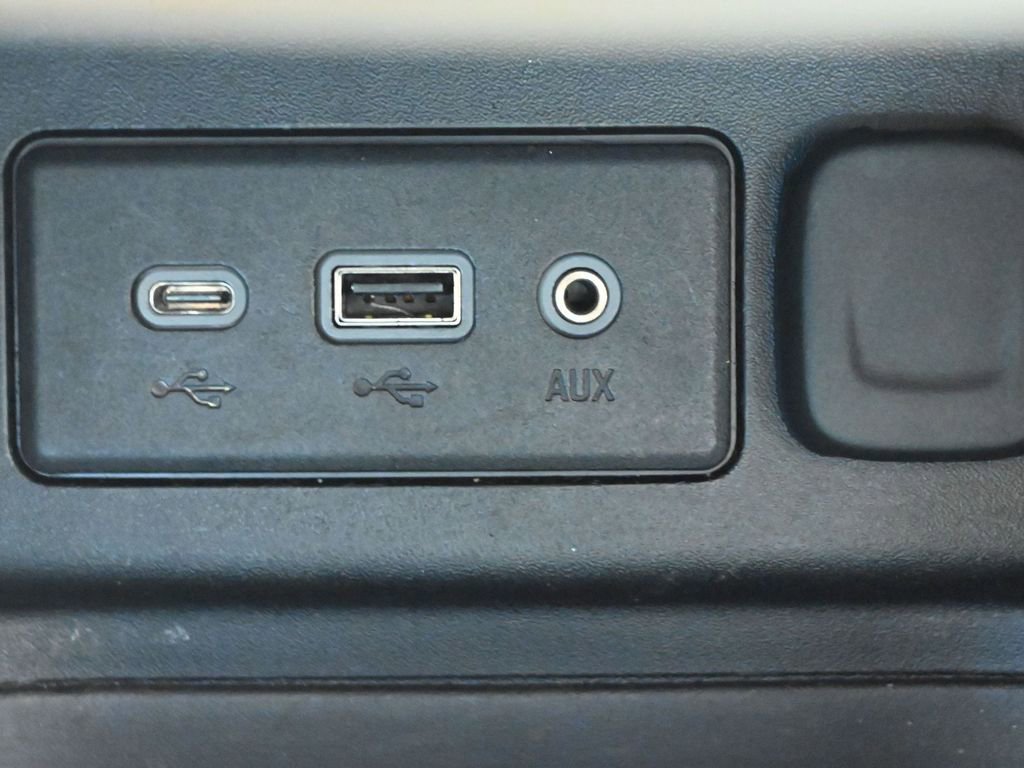 Used 2019 Chevrolet Equinox LS FWD image 32