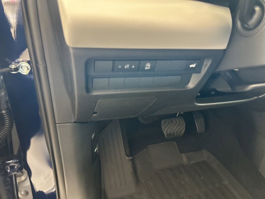 New 2026 Mitsubishi Outlander SE image 40