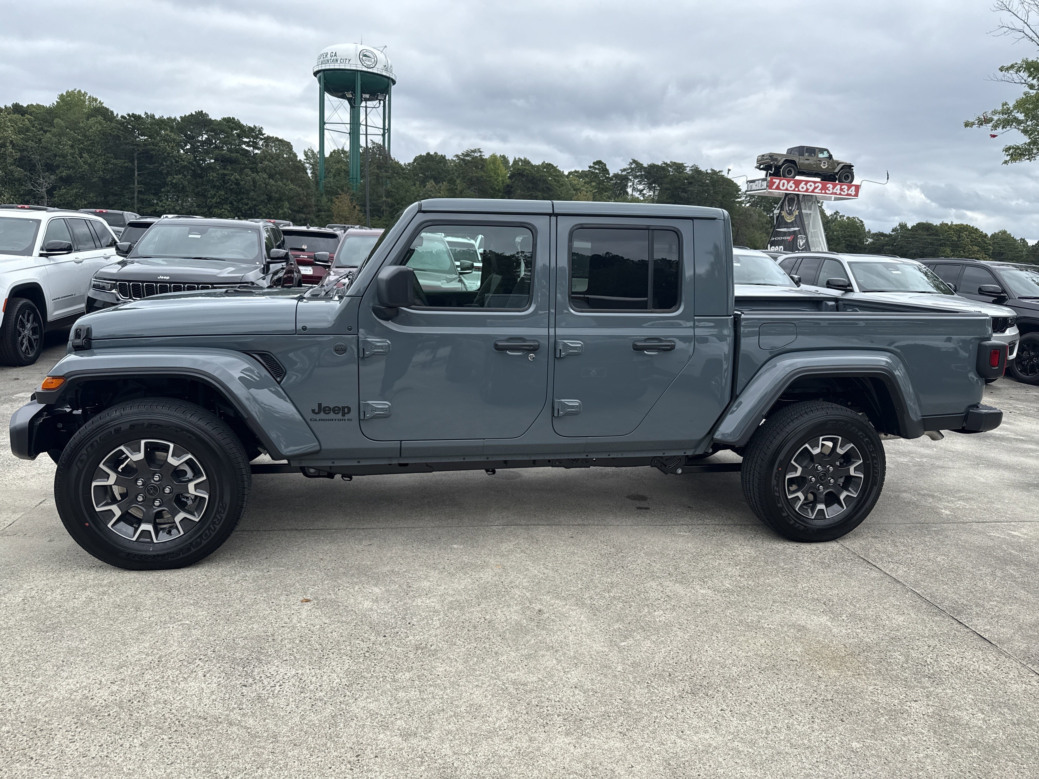 New 2025 Jeep Gladiator Sport w/ Premium Package image 4