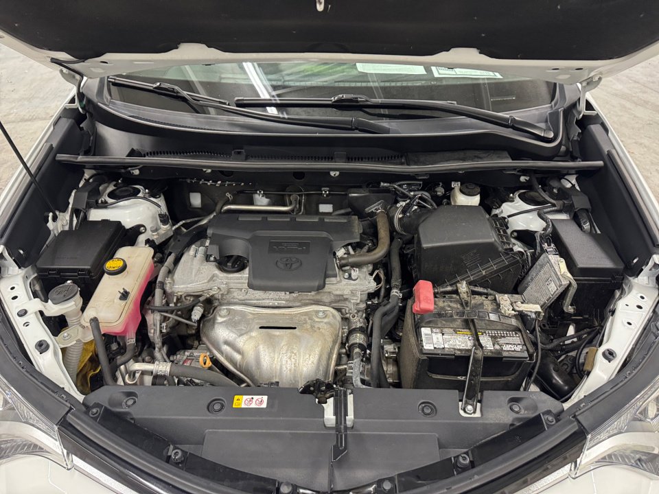 Used 2018 Toyota RAV4 LE image 20