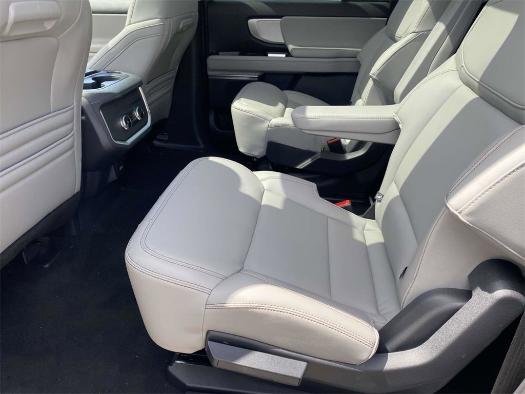 New 2025 Ford Expedition Max Active image 11