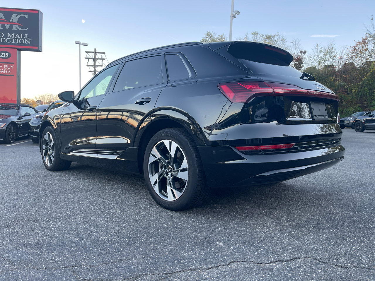 Used 2023 Audi e-tron Premium w/ Convenience Plus Package image 4