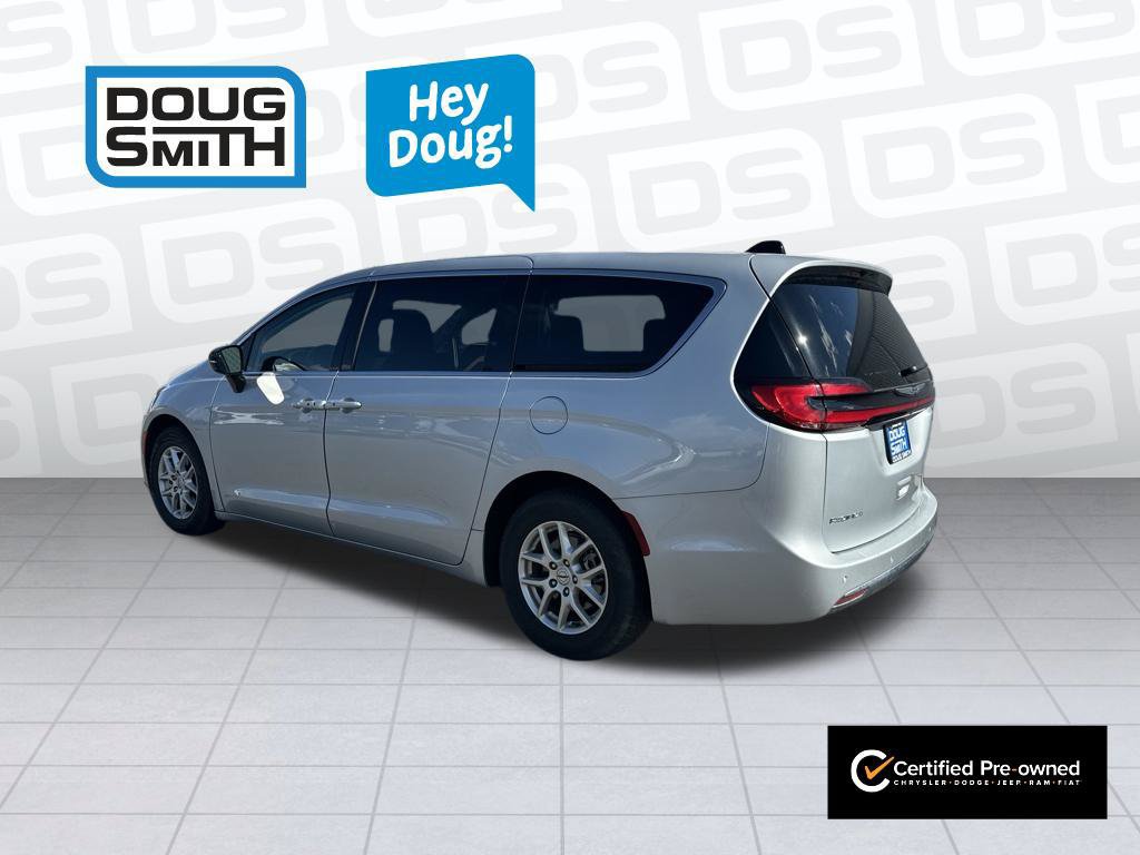 Certified 2024 Chrysler Pacifica Touring-L FWD image 3