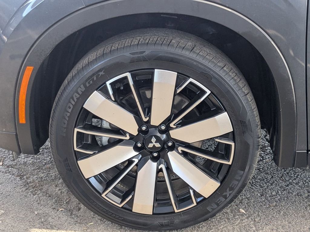 Used 2025 Mitsubishi Outlander SE image 28