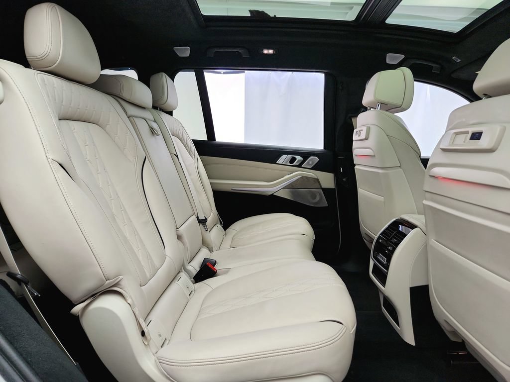 Used 2021 BMW X7 M50i w/ Dynamic Handling Package AWD/4WD image 34