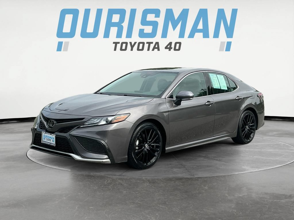 Used 2023 Toyota Camry XSE FWD image 3