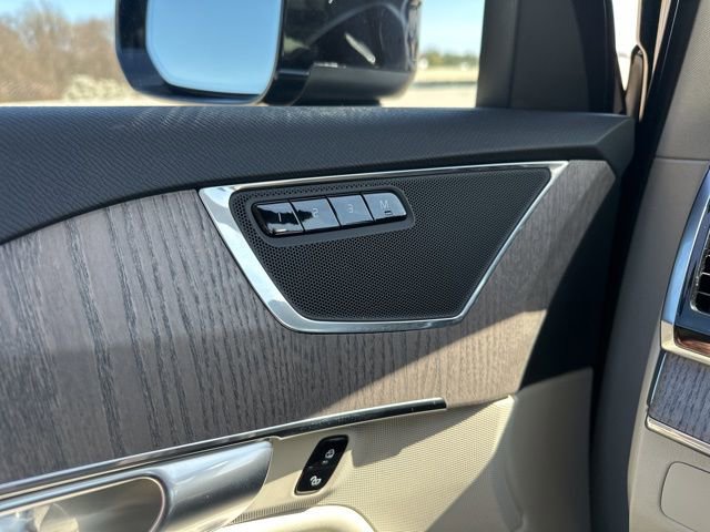 Certified 2023 Volvo XC90 B5 Plus w/ Protection Package Premier image 32