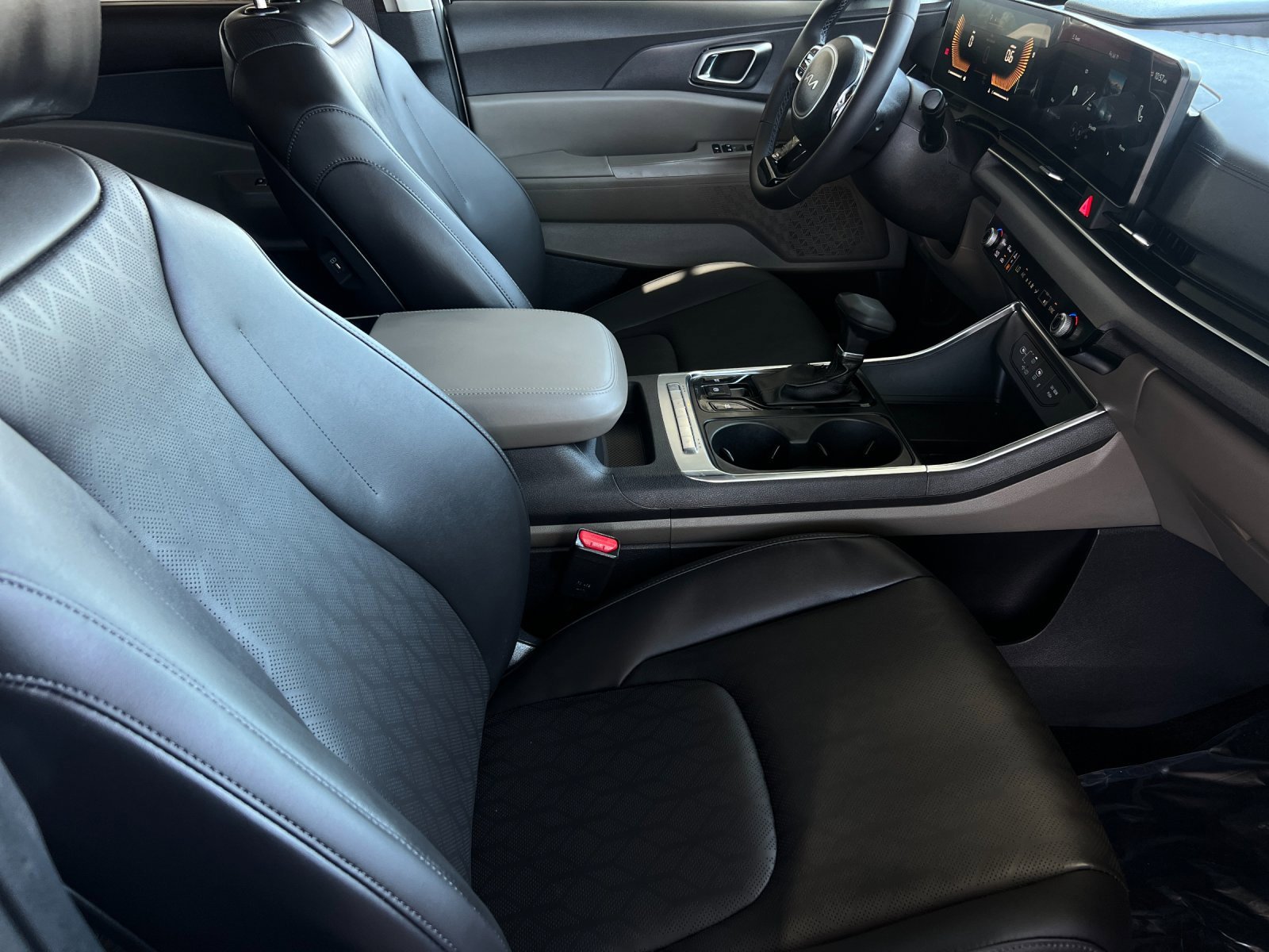 New 2026 Kia Carnival EX image 18