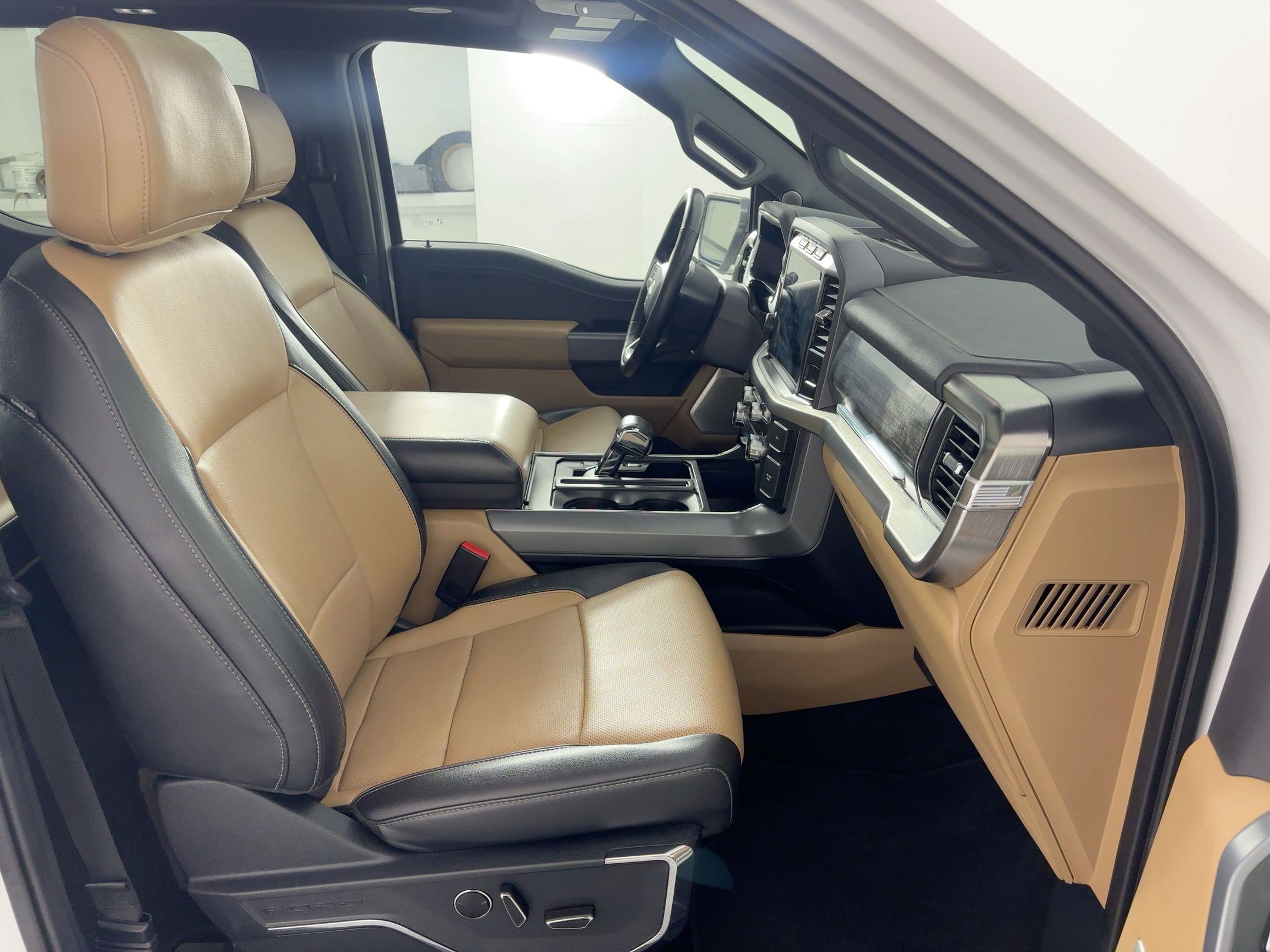 Used 2022 Ford F150 Lariat w/ Equipment Group 502A High image 31