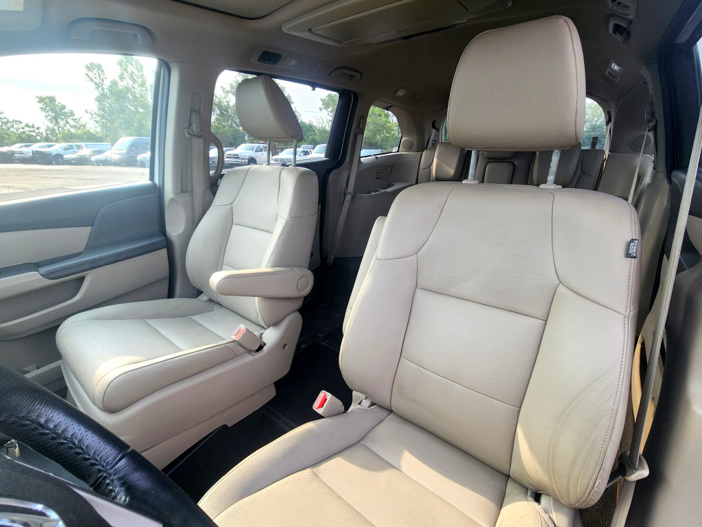Used 2014 Honda Odyssey Touring Elite image 3