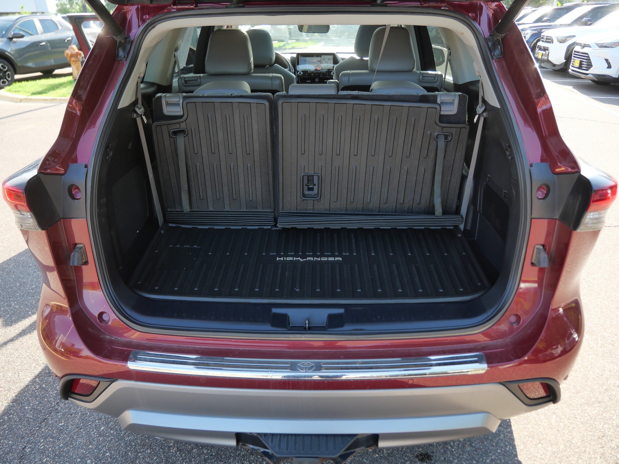 Used 2022 Toyota Highlander Platinum AWD/4WD image 18