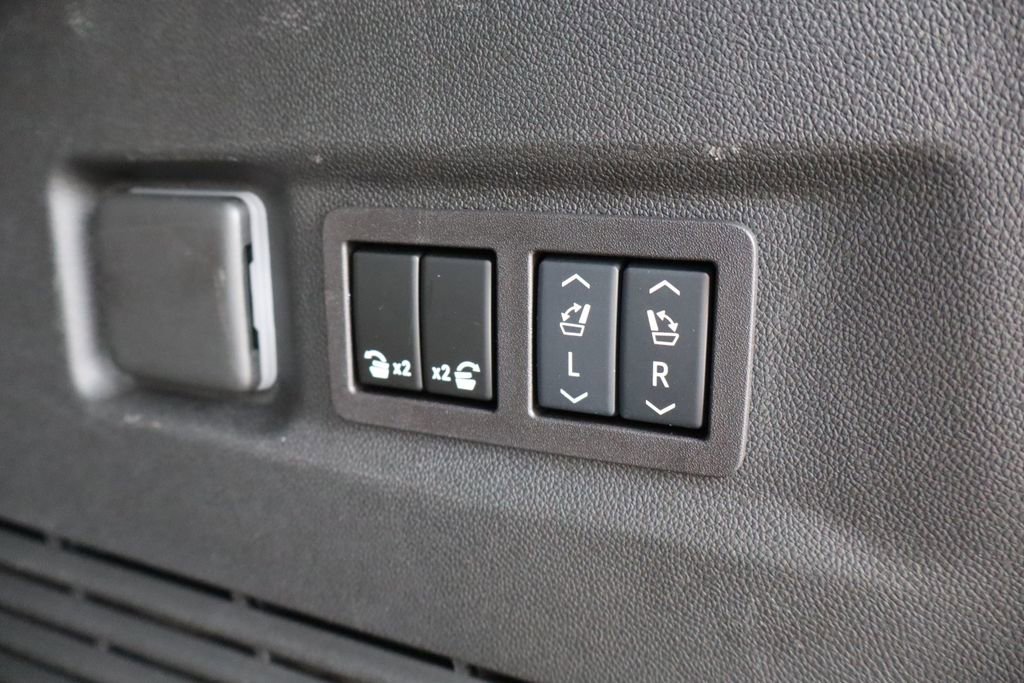 Used 2025 Chevrolet Suburban Z71 w/ Z71 Off-Road Package image 43