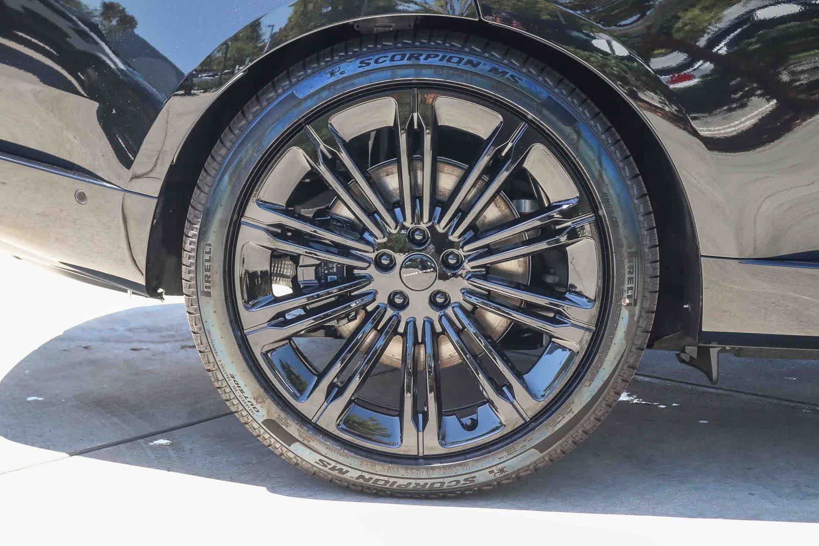 New 2026 Land Rover Range Rover Long Wheelbase SE AWD/4WD image 8