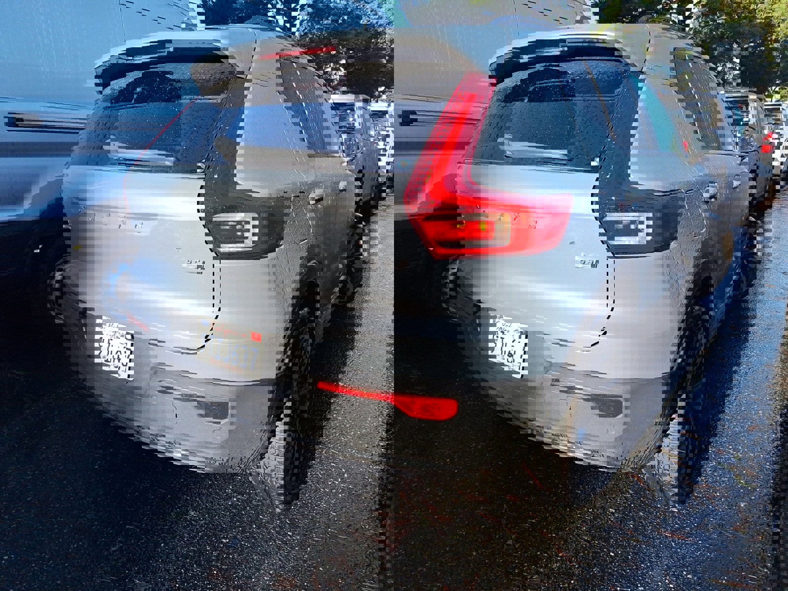 Used 2023 Volvo XC40 B5 Plus image 4