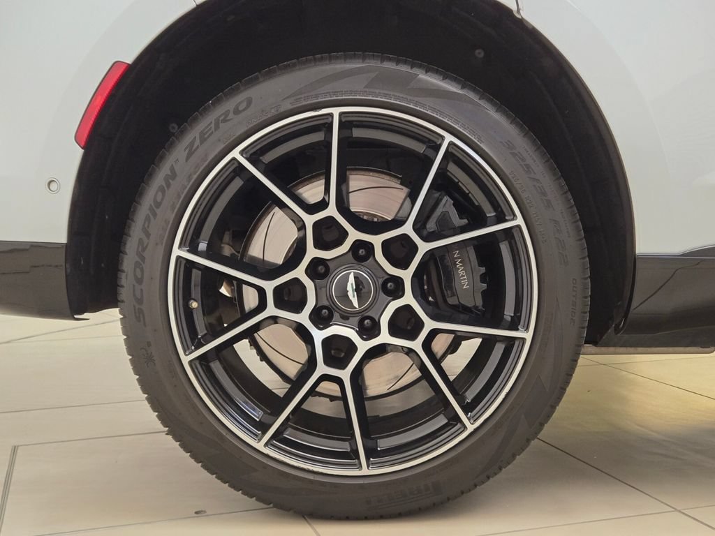 Used 2022 Aston Martin DBX AWD/4WD image 7