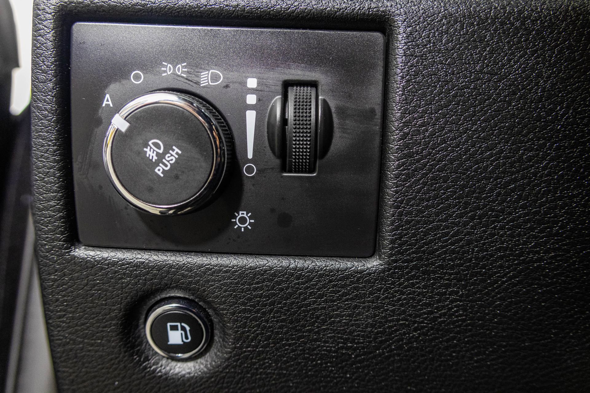 Used 2015 Jeep Grand Cherokee Limited image 35