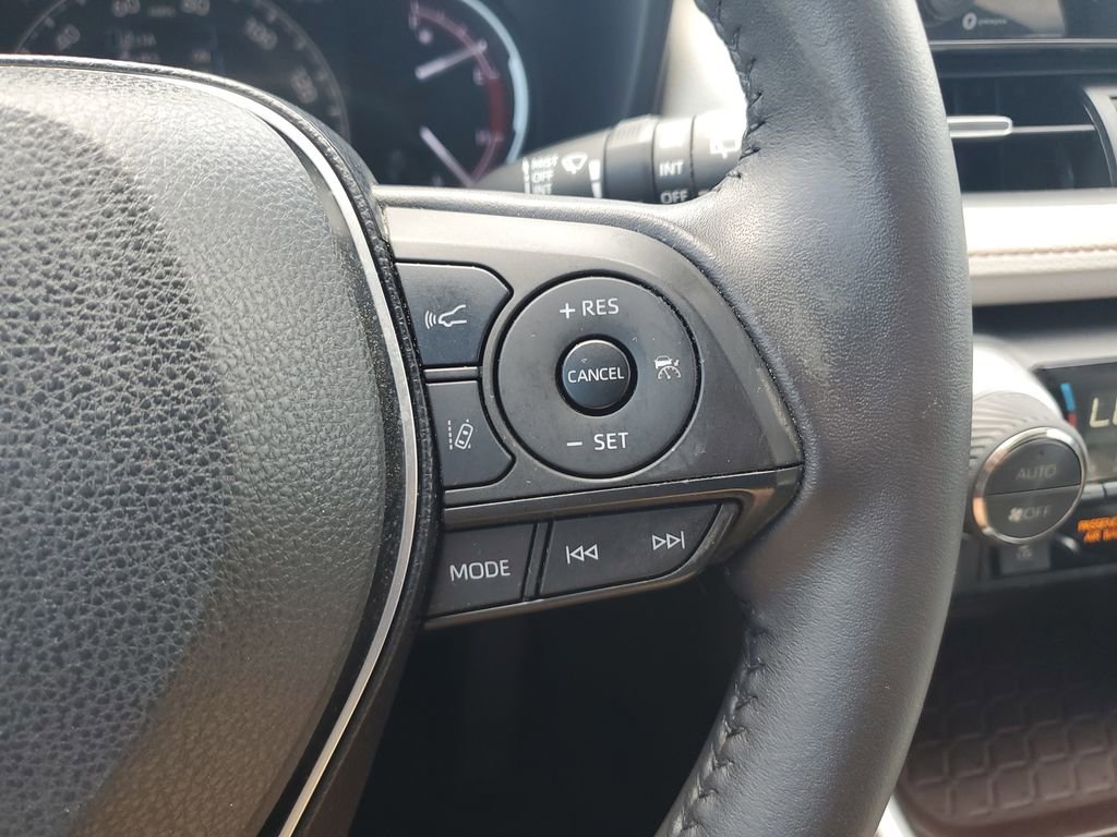 Used 2020 Toyota RAV4 Limited FWD image 22