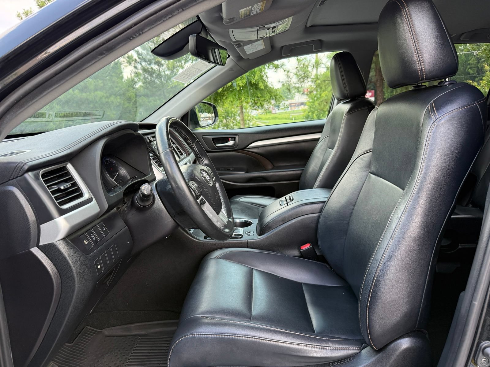 Used 2019 Toyota Highlander XLE AWD/4WD image 35