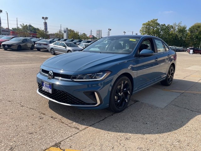 New 2026 Volkswagen Jetta SE image 2