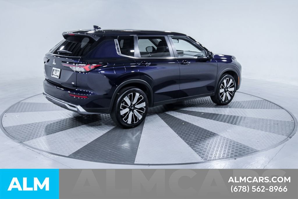 Used 2025 Mitsubishi Outlander SE image 11