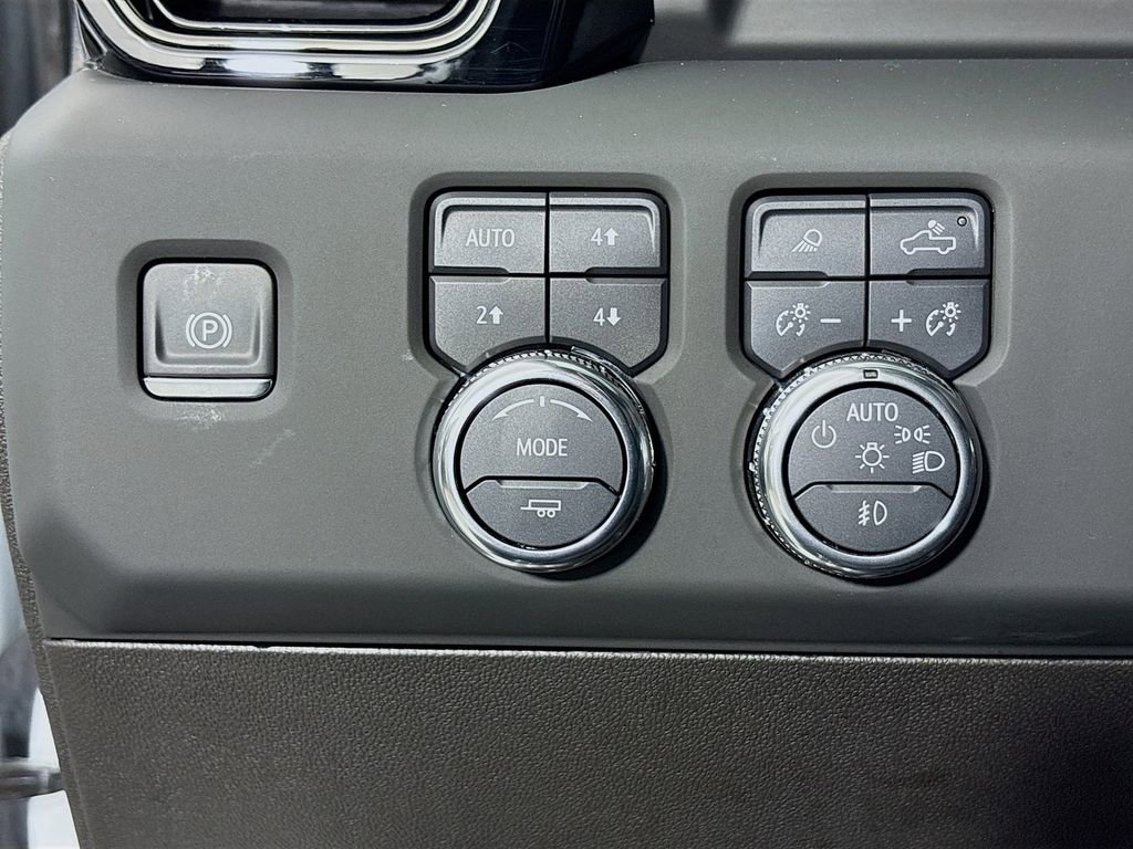 Used 2024 GMC Sierra 3500 AT4 w/ AT4 Premium Plus Package image 12