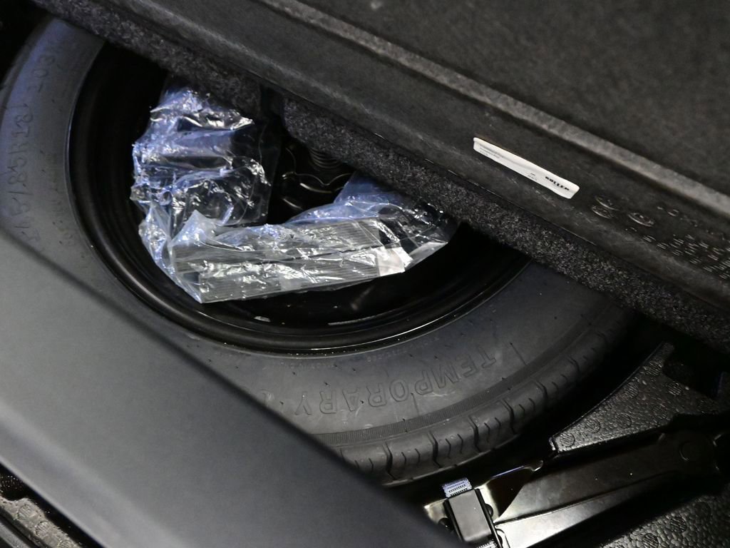 Used 2022 Volkswagen Tiguan SE image 37