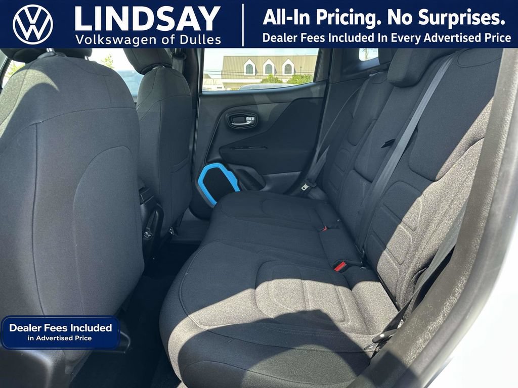 Used 2018 Jeep Renegade Latitude w/ Cold Weather Group AWD/4WD image 14