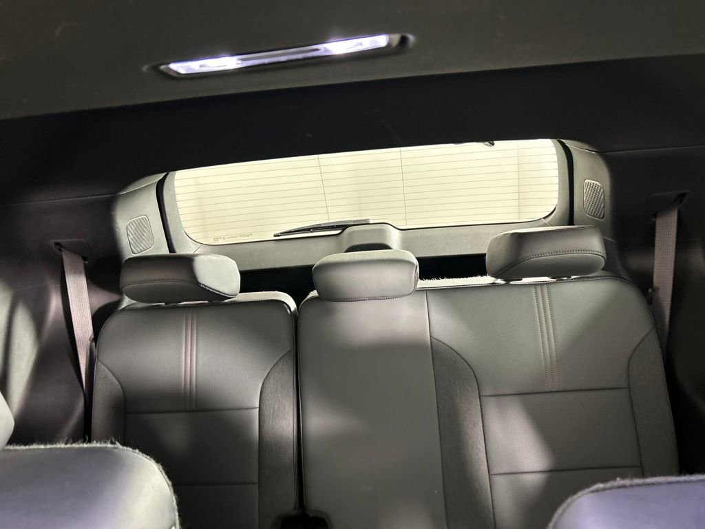 Used 2024 GMC Acadia AT4 w/ Luxury Package image 21