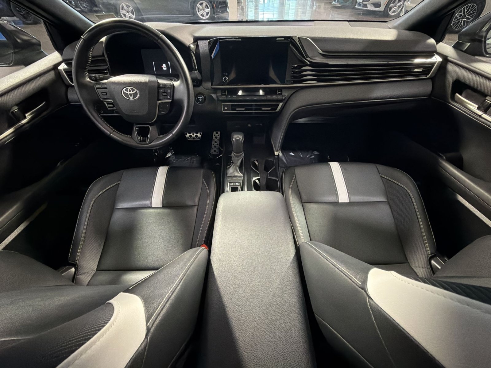Used 2025 Toyota Camry SE FWD image 32